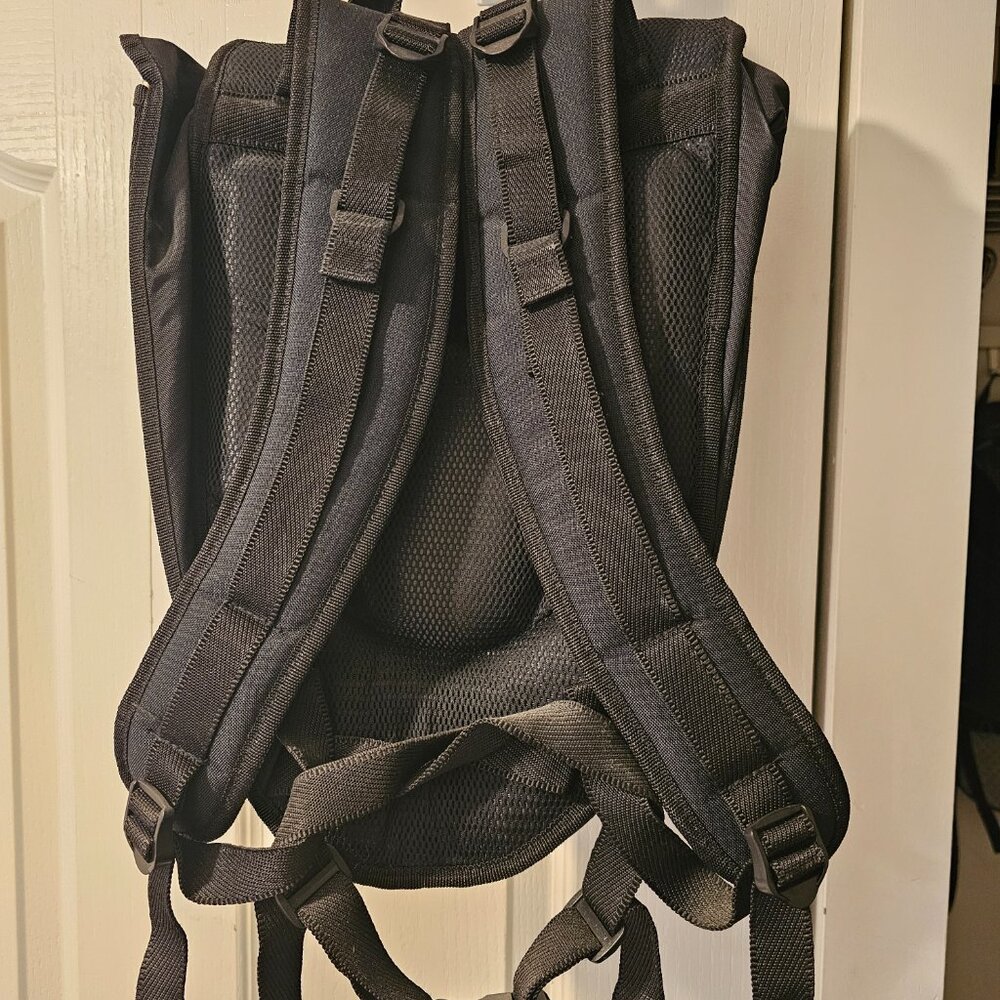 Very rare Roots hard shell backpack - Picture 2 of 2